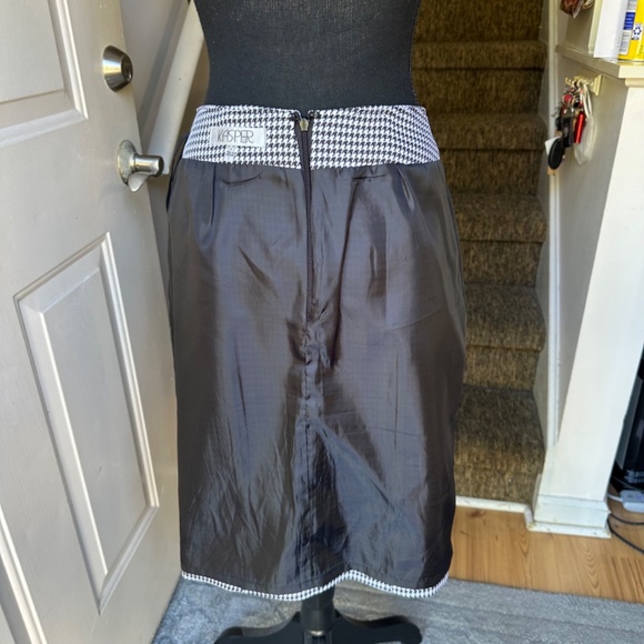 Kasper Black and White Houndstooth Pencil Skirt, Size 4. - Picture 6 of 8